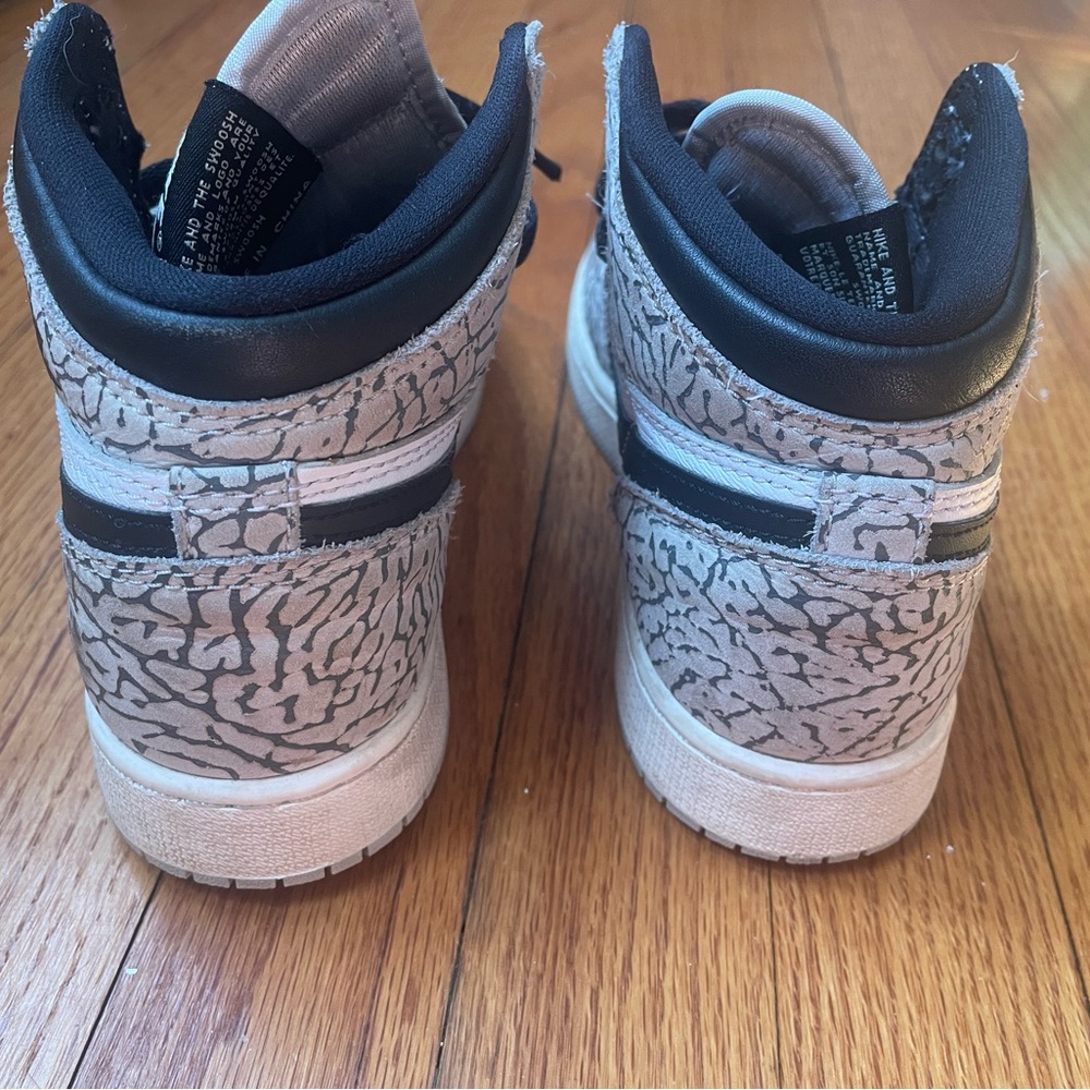 Nike Air Jordan 1 Retro High OG White Cement Size Youth 3.5 - Picture 5 of 10